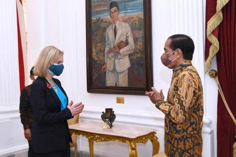 Indonesian President Joko Widodo (right) greets  Britain’s foreign minister Elizabeth Truss during their meeting at Merdeka Palace, Jakarta.
